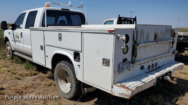 image for item DF5708 2003 Ford F450 Super Duty  utility truck