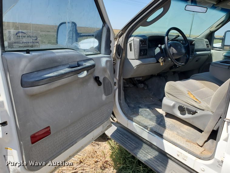 image for item DF5708 2003 Ford F450 Super Duty  utility truck