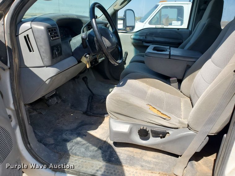 image for item DF5708 2003 Ford F450 Super Duty  utility truck