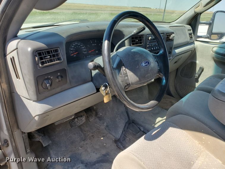 image for item DF5708 2003 Ford F450 Super Duty  utility truck