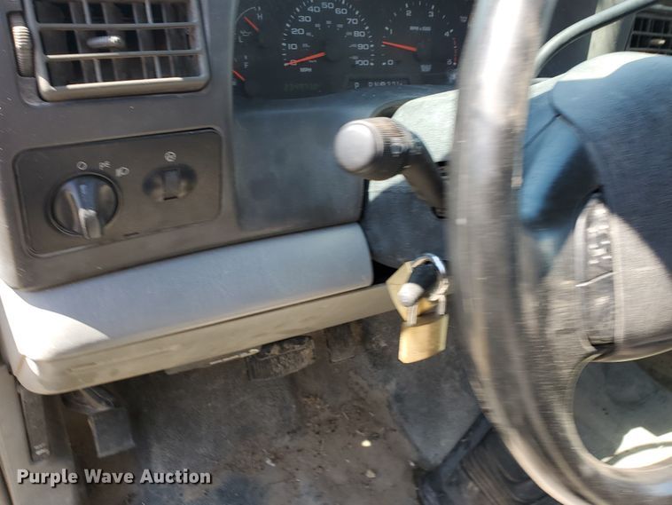 image for item DF5708 2003 Ford F450 Super Duty  utility truck