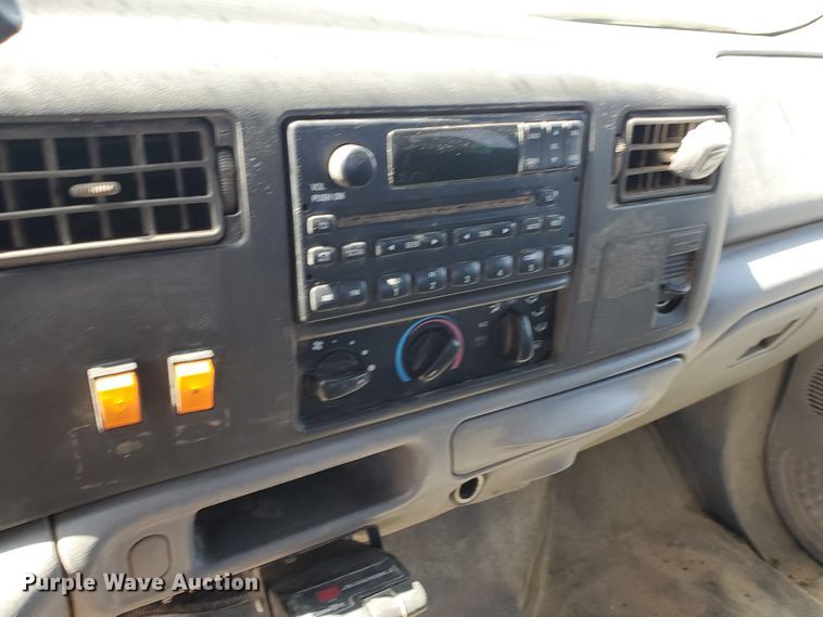 image for item DF5708 2003 Ford F450 Super Duty  utility truck