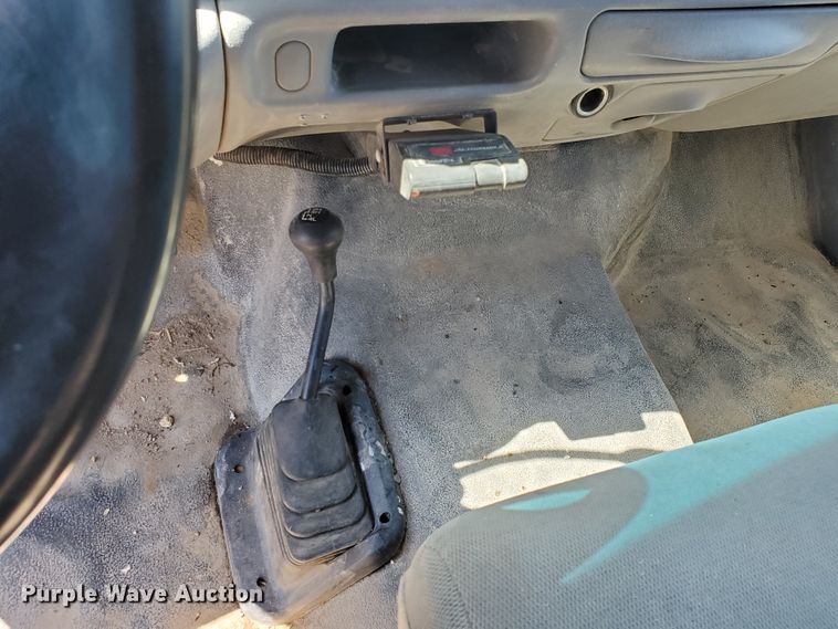 image for item DF5708 2003 Ford F450 Super Duty  utility truck