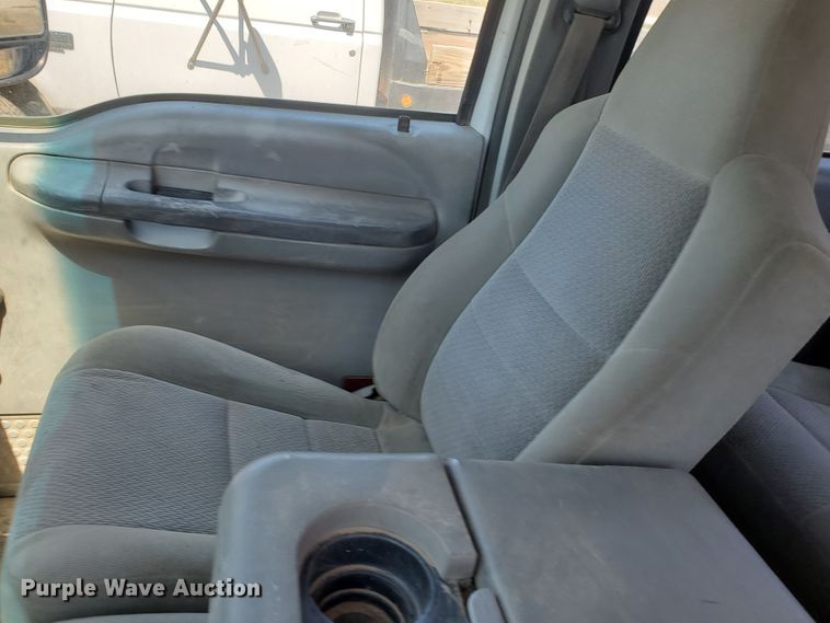 image for item DF5708 2003 Ford F450 Super Duty  utility truck