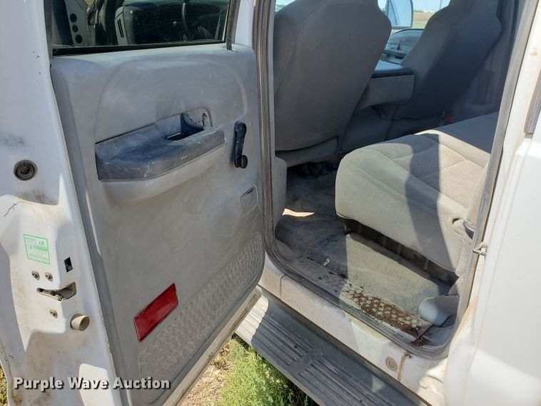 image for item DF5708 2003 Ford F450 Super Duty  utility truck