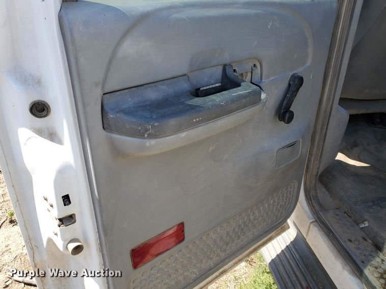 image for item DF5708 2003 Ford F450 Super Duty  utility truck