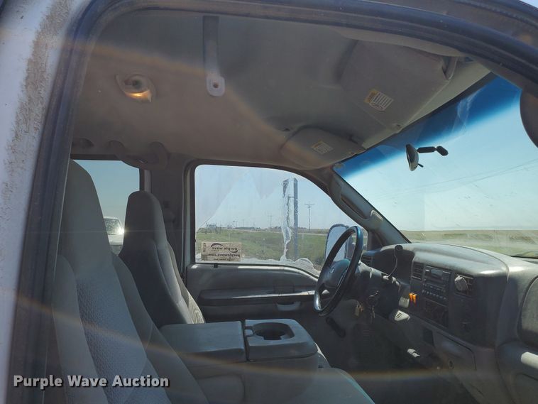 image for item DF5708 2003 Ford F450 Super Duty  utility truck