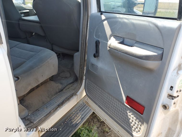 image for item DF5708 2003 Ford F450 Super Duty  utility truck