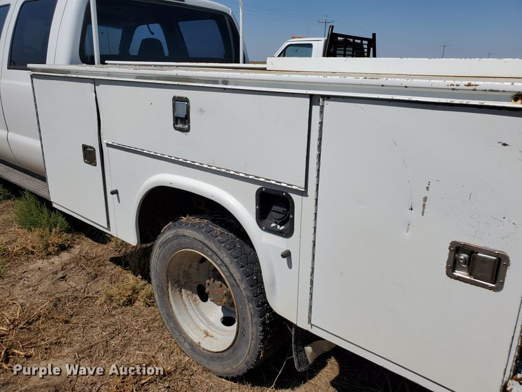 image for item DF5708 2003 Ford F450 Super Duty  utility truck