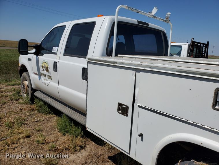 image for item DF5708 2003 Ford F450 Super Duty  utility truck