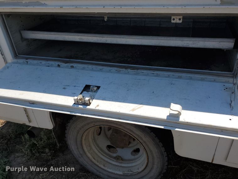 image for item DF5708 2003 Ford F450 Super Duty  utility truck