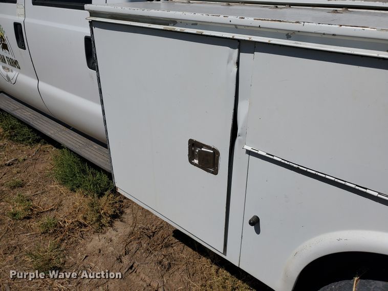 image for item DF5708 2003 Ford F450 Super Duty  utility truck