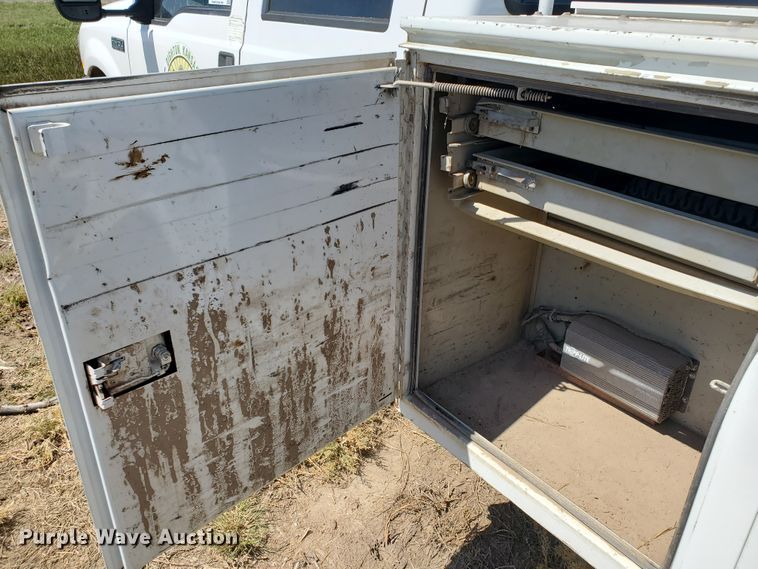 image for item DF5708 2003 Ford F450 Super Duty  utility truck