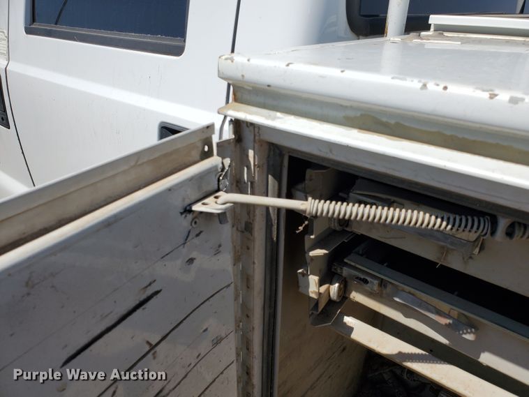 image for item DF5708 2003 Ford F450 Super Duty  utility truck