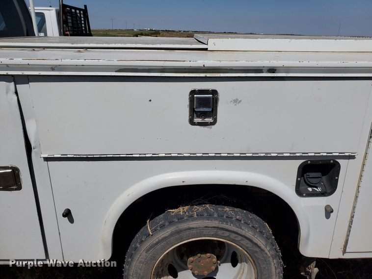 image for item DF5708 2003 Ford F450 Super Duty  utility truck