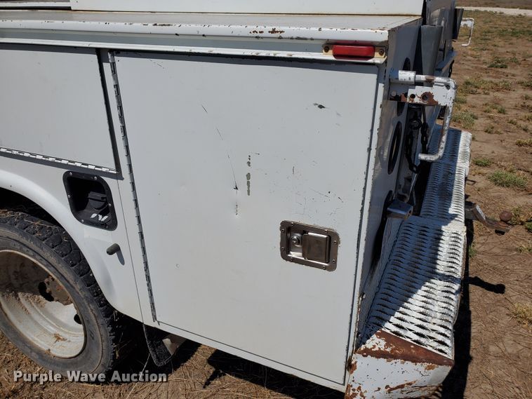 image for item DF5708 2003 Ford F450 Super Duty  utility truck