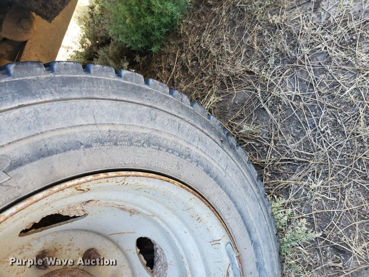 image for item DF5708 2003 Ford F450 Super Duty  utility truck