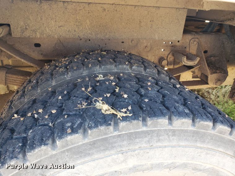 image for item DF5708 2003 Ford F450 Super Duty  utility truck