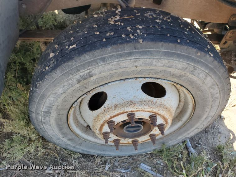 image for item DF5708 2003 Ford F450 Super Duty  utility truck