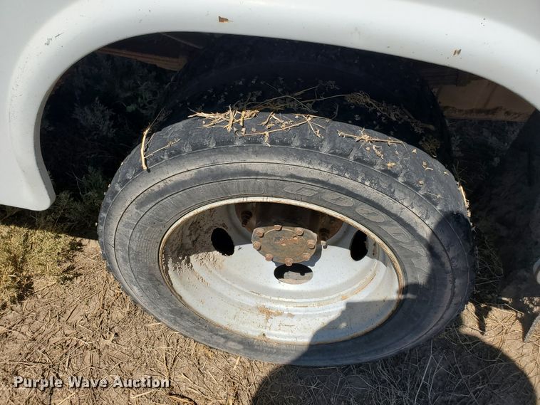 image for item DF5708 2003 Ford F450 Super Duty  utility truck