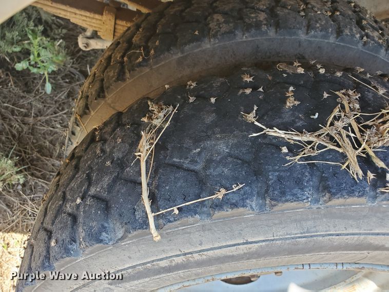 image for item DF5708 2003 Ford F450 Super Duty  utility truck