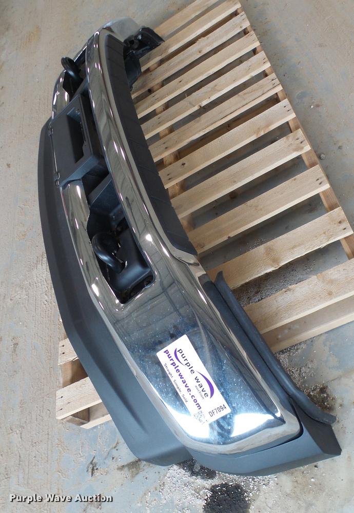 image for item DF7094 2017 Ford F550 Super Duty bumper