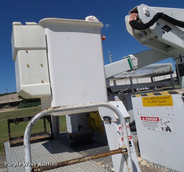 image for item DG2066 2012 Dodge Ram 5500  bucket truck