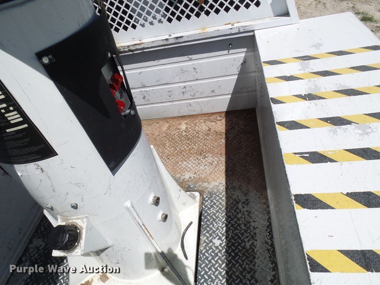 image for item DG2066 2012 Dodge Ram 5500  bucket truck