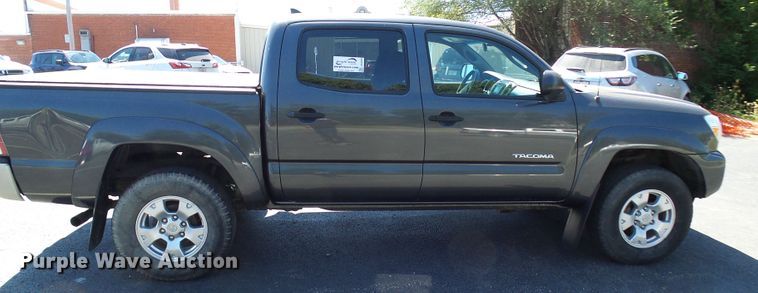 image for item DG2070 2014 Toyota Tacoma  Double Cab pickup truck
