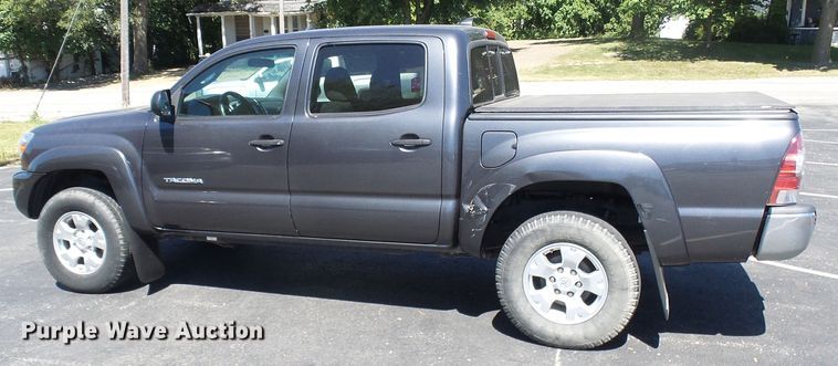 image for item DG2070 2014 Toyota Tacoma  Double Cab pickup truck