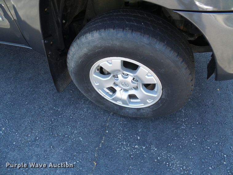 image for item DG2070 2014 Toyota Tacoma  Double Cab pickup truck