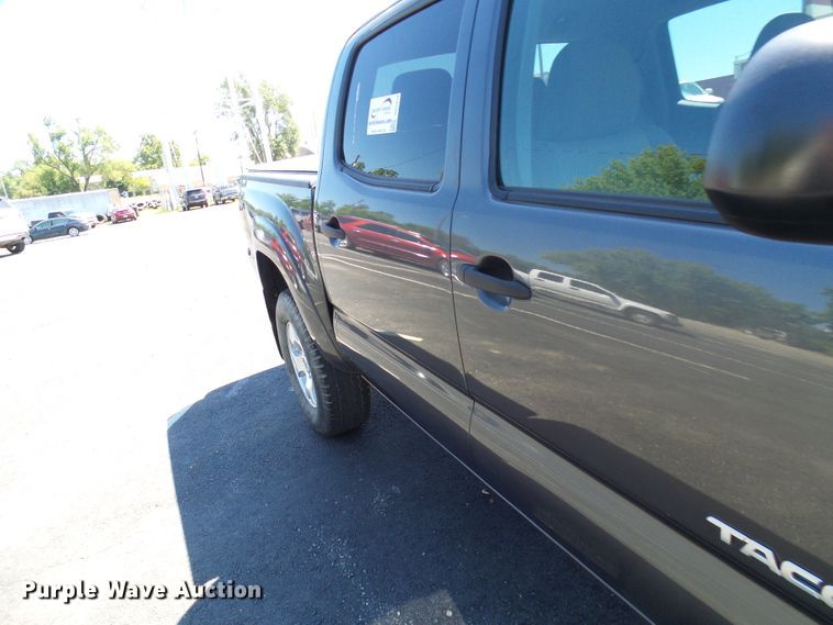 image for item DG2070 2014 Toyota Tacoma  Double Cab pickup truck