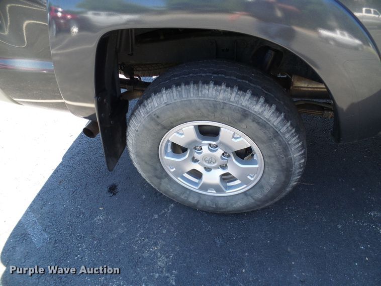 image for item DG2070 2014 Toyota Tacoma  Double Cab pickup truck