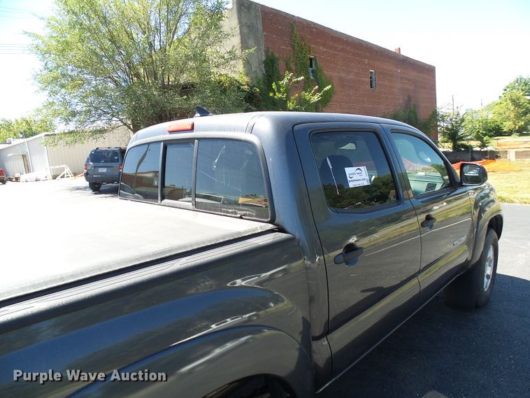 image for item DG2070 2014 Toyota Tacoma  Double Cab pickup truck