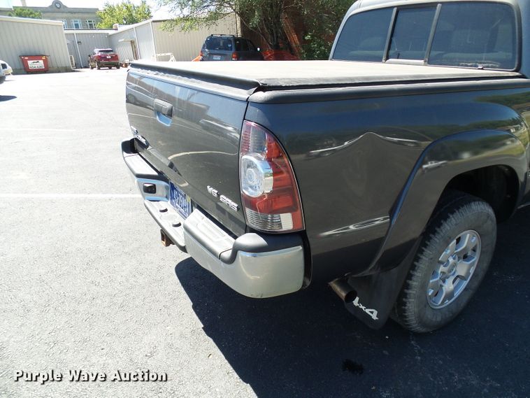 image for item DG2070 2014 Toyota Tacoma  Double Cab pickup truck