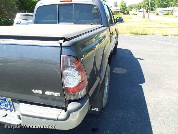 image for item DG2070 2014 Toyota Tacoma  Double Cab pickup truck