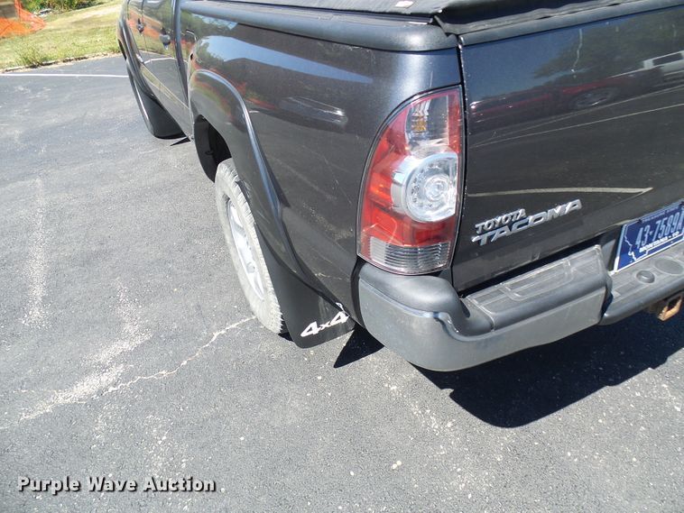 image for item DG2070 2014 Toyota Tacoma  Double Cab pickup truck