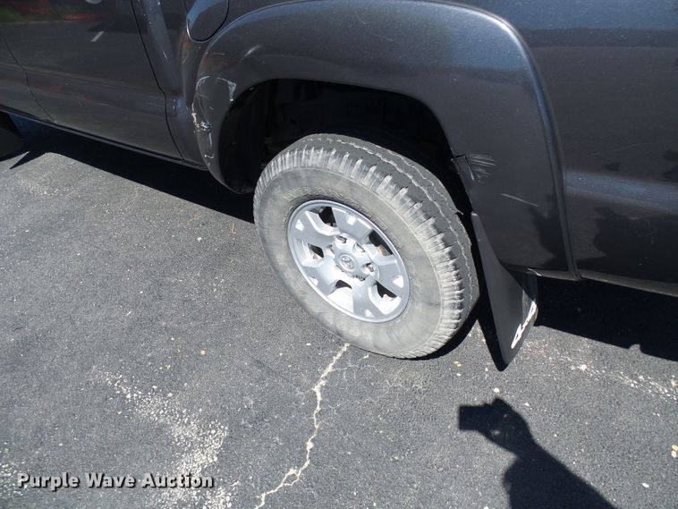 image for item DG2070 2014 Toyota Tacoma  Double Cab pickup truck