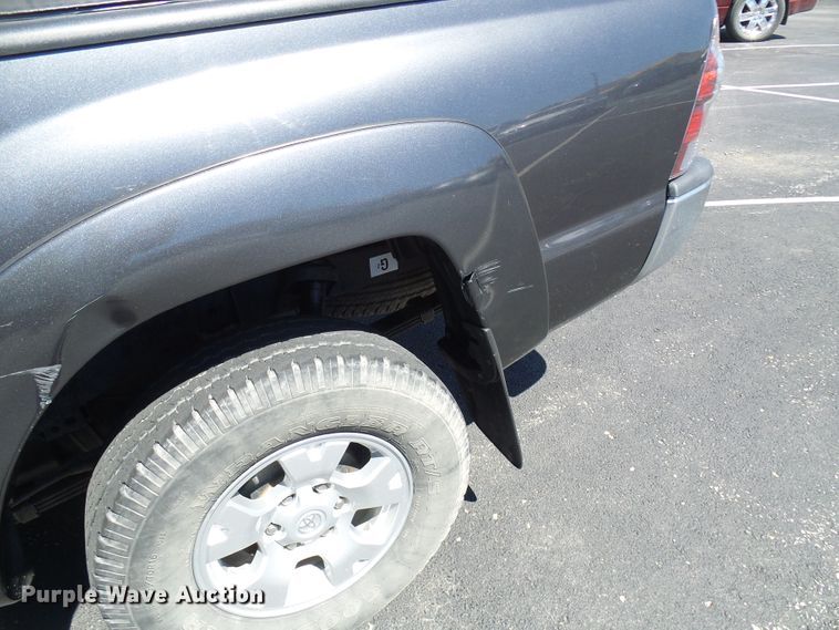 image for item DG2070 2014 Toyota Tacoma  Double Cab pickup truck