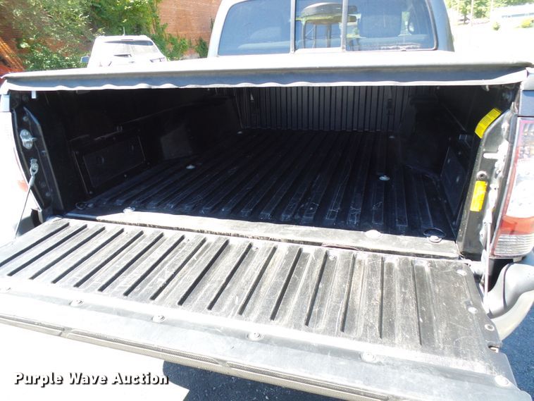 image for item DG2070 2014 Toyota Tacoma  Double Cab pickup truck