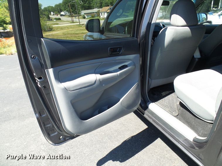 image for item DG2070 2014 Toyota Tacoma  Double Cab pickup truck