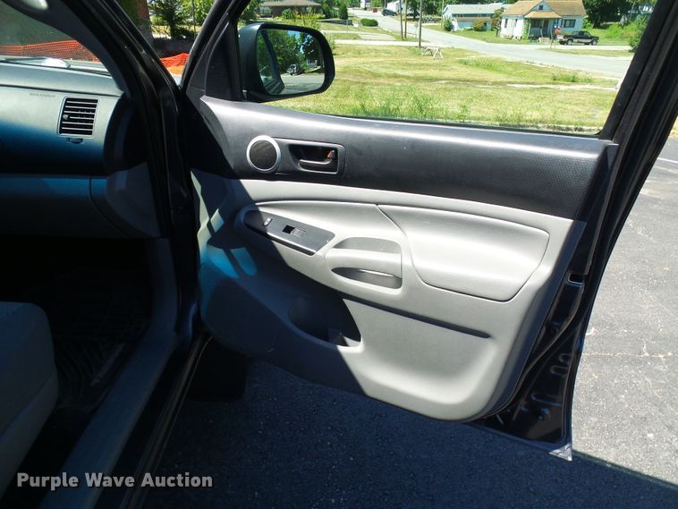 image for item DG2070 2014 Toyota Tacoma  Double Cab pickup truck