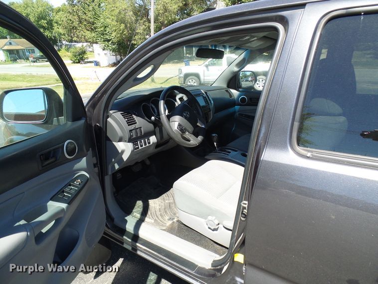 image for item DG2070 2014 Toyota Tacoma  Double Cab pickup truck