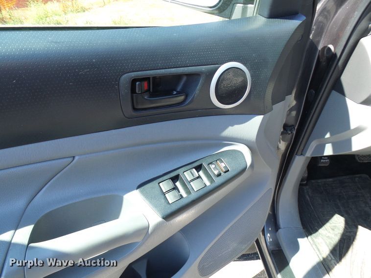 image for item DG2070 2014 Toyota Tacoma  Double Cab pickup truck