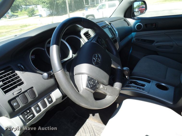 image for item DG2070 2014 Toyota Tacoma  Double Cab pickup truck