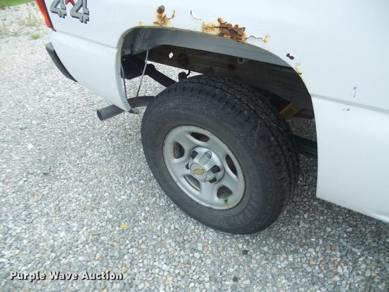 image for item DG2090 2003 Chevrolet Silverado 1500  Ext. Cab pickup truck