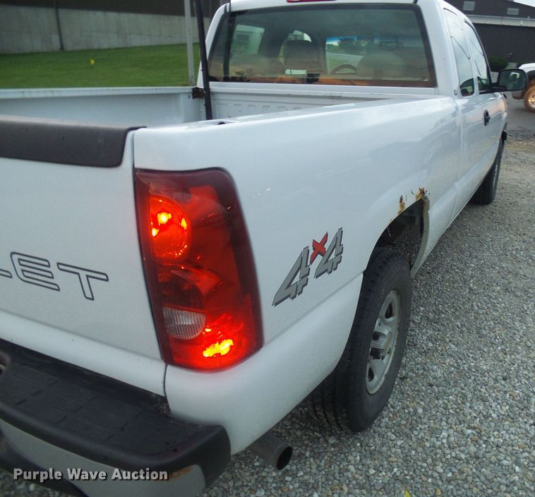 image for item DG2090 2003 Chevrolet Silverado 1500  Ext. Cab pickup truck