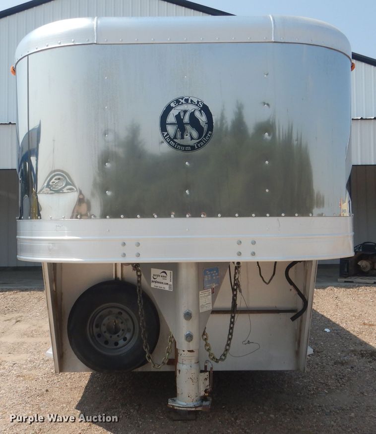 image for item DG4555 2000 Exiss SS300 horse trailer