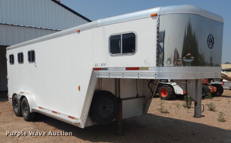 image for item DG4555 2000 Exiss SS300 horse trailer