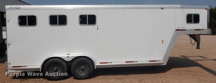 image for item DG4555 2000 Exiss SS300 horse trailer